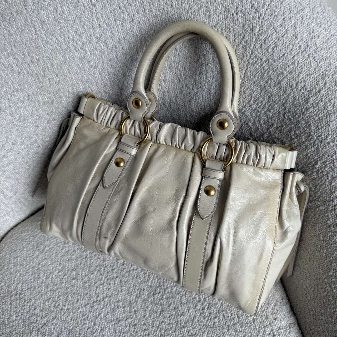 PreOwned Miu Miu Vitello Leather White Handbag