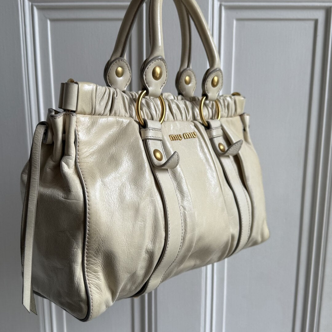 PreOwned Miu Miu Vitello Leather White Handbag