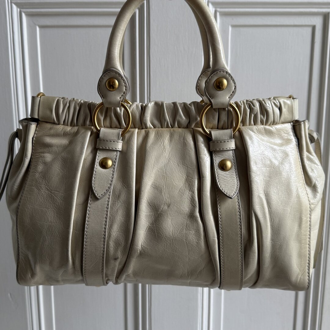 PreOwned Miu Miu Vitello Leather White Handbag