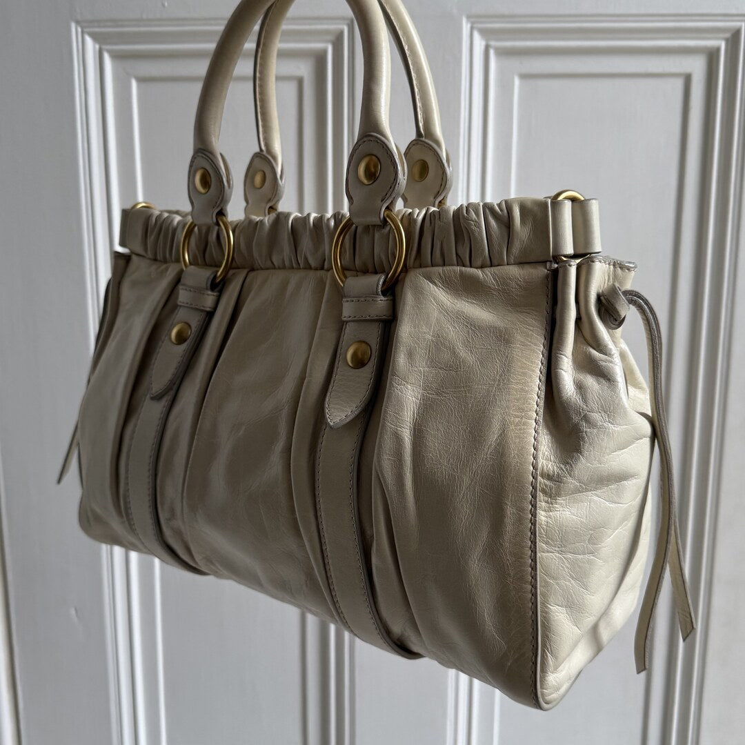 PreOwned Miu Miu Vitello Leather White Handbag