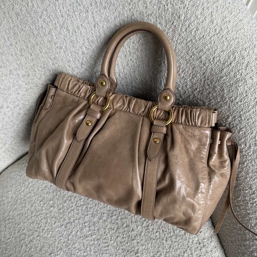 PreOwned Miu Miu Vitello Beige Leather Handbag
