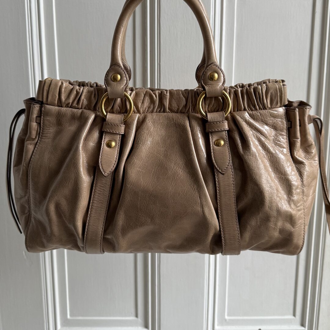 PreOwned Miu Miu Vitello Beige Leather Handbag