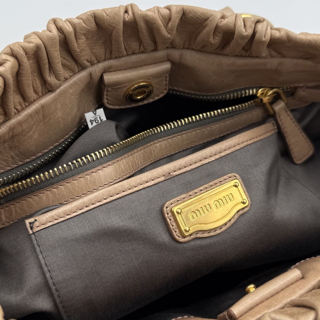 PreOwned Miu Miu Vitello Beige Leather Handbag