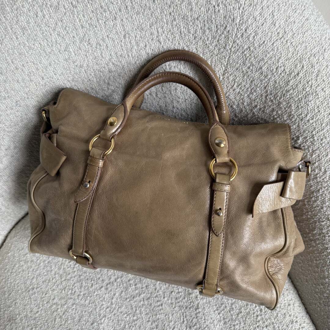 PreOwned Miu Miu Vitello Lux Beige Leather Handbag