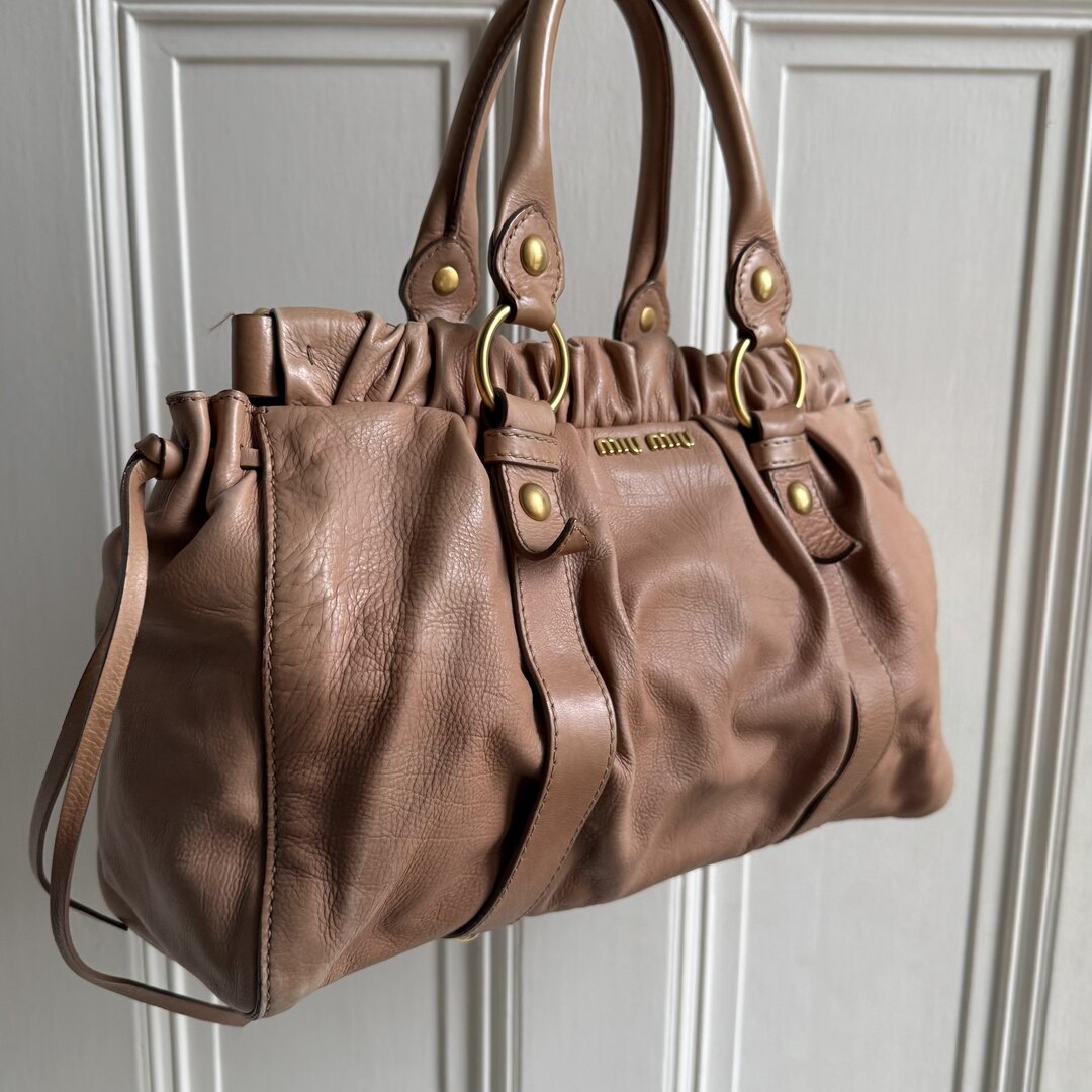 PreOwned Miu Miu Vitello Light Pink Leather Handbag