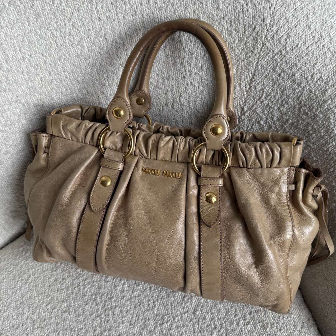 PreOwned Miu Miu Vitello Beige Leather Handbag