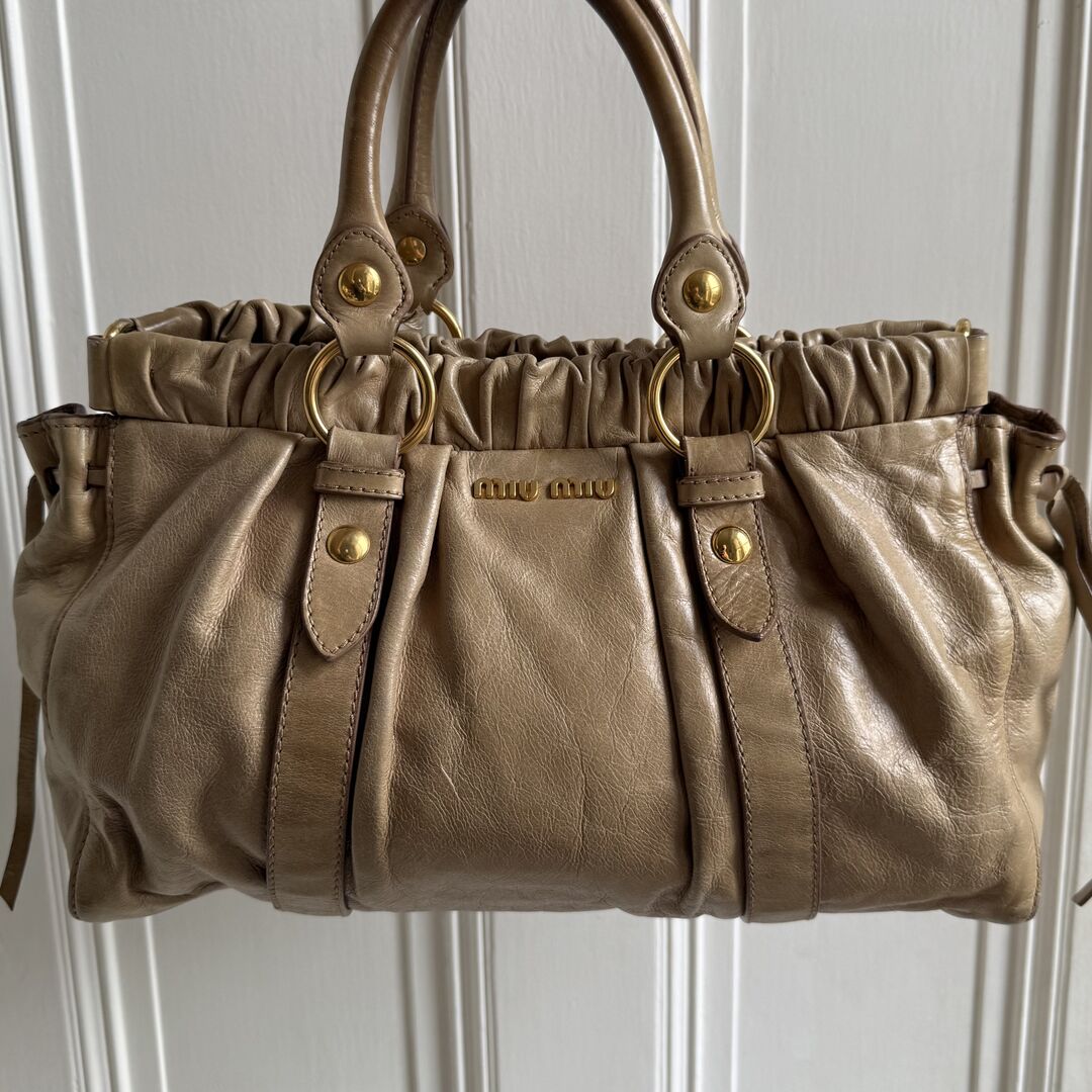 PreOwned Miu Miu Vitello Beige Leather Handbag