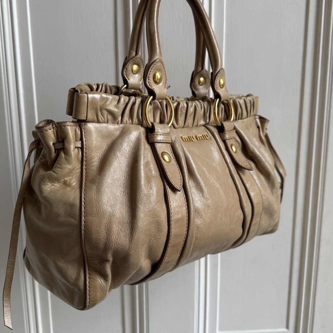 PreOwned Miu Miu Vitello Beige Leather Handbag