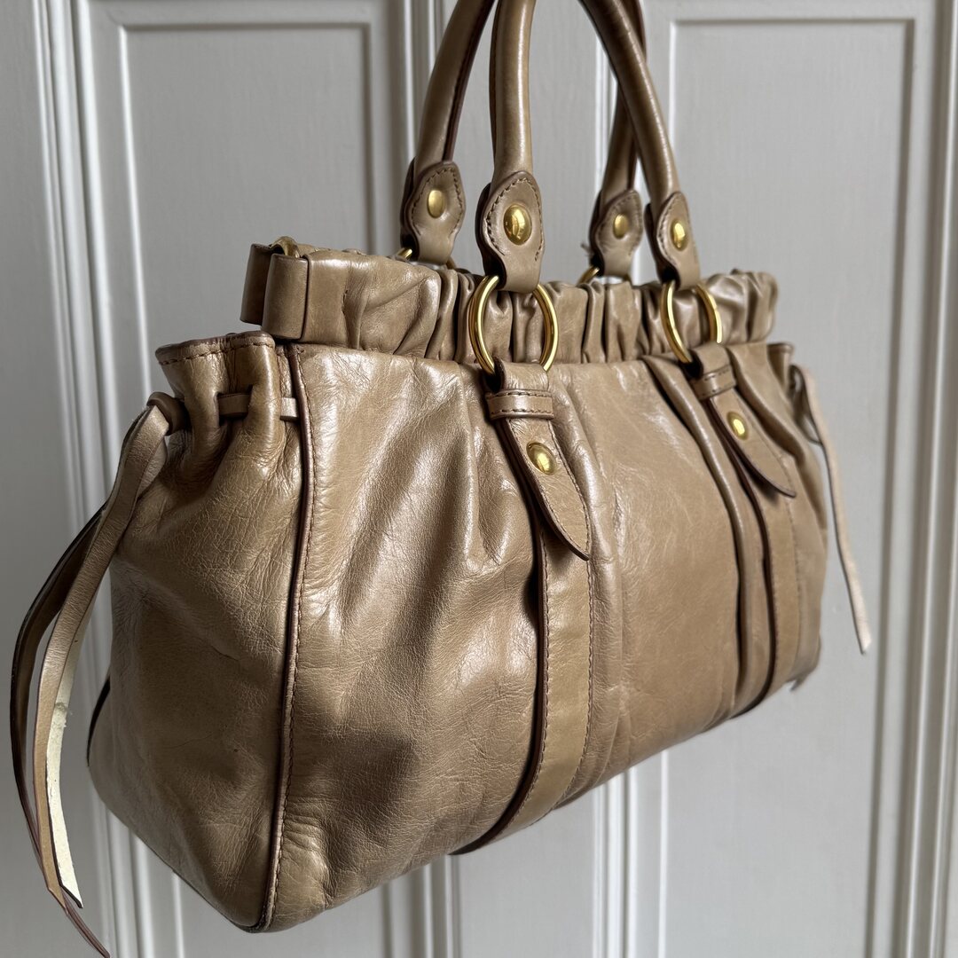 PreOwned Miu Miu Vitello Beige Leather Handbag