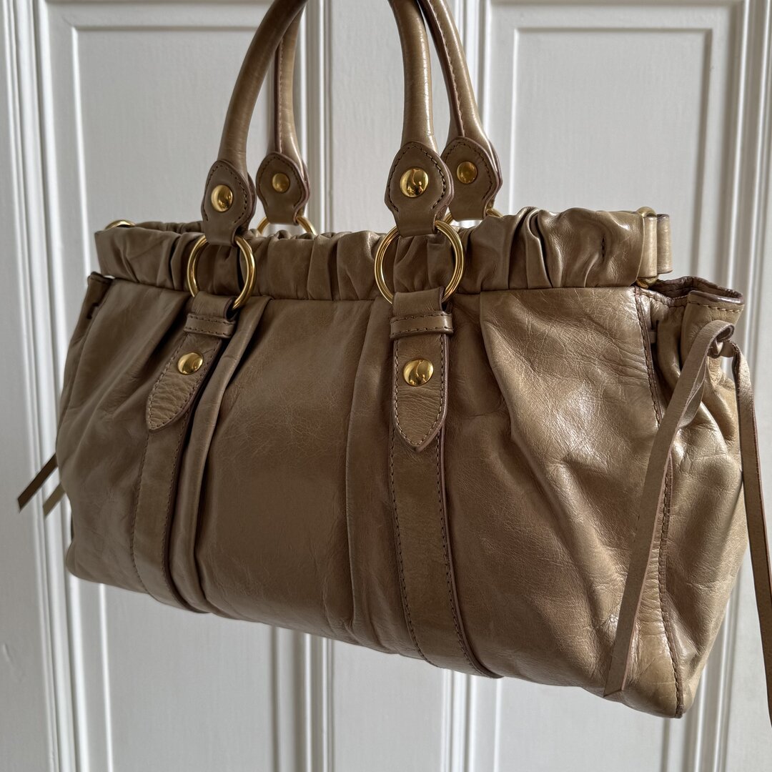 PreOwned Miu Miu Vitello Beige Leather Handbag