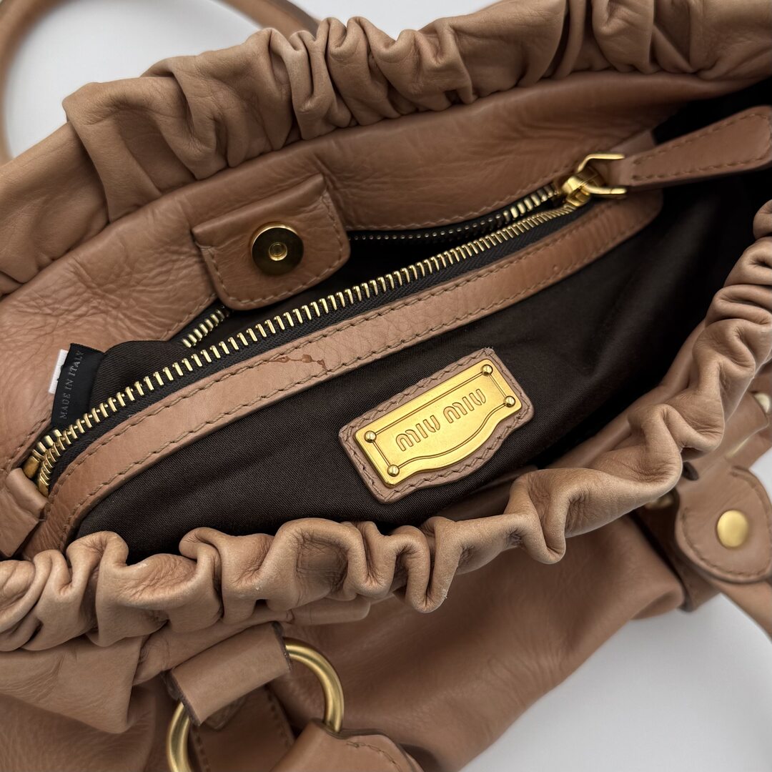 PreOwned Miu Miu Vitello Light Pink Leather Handbag